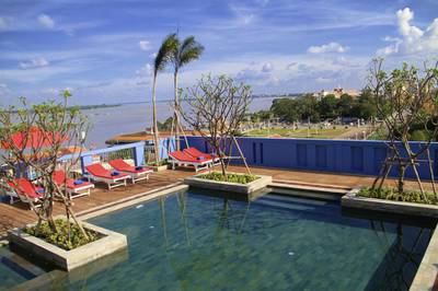 The Frangipani Royal Palace Hotel Apartment | Chey Chumneah Condo K pronájmu in Chey Chumneah