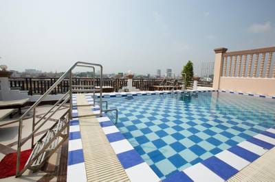 Queen Wood Hotel Apartment | N.C. Condo