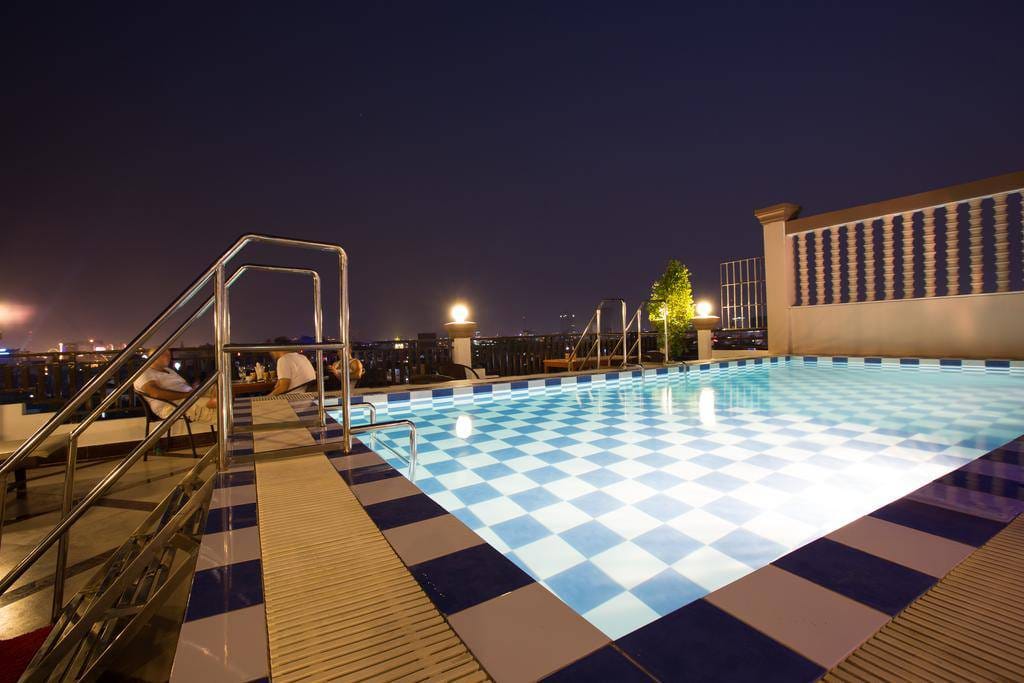 Queen Wood Hotel Apartment | Condo À louer à, Phsar Kandal I, Daun Penh, Phnom Penh
