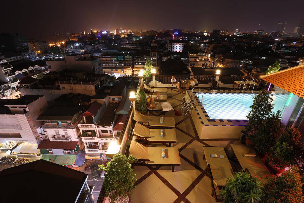 Queen Wood Hotel Apartment | Condo À louer à Daun Penh N.C.