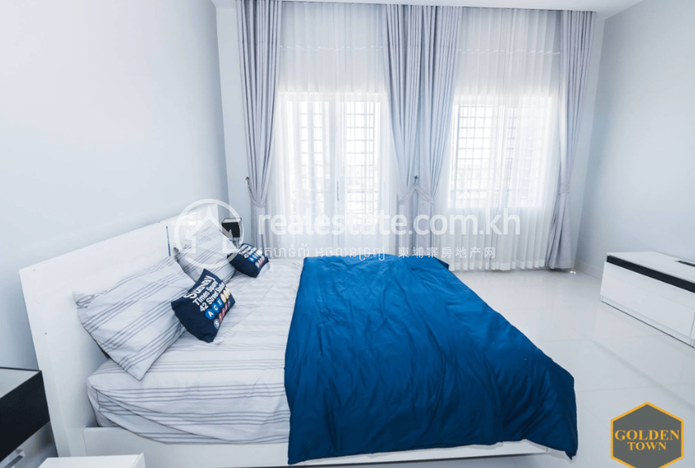 Borey Golden Town | Flat House For Sale with 1 Parking Space