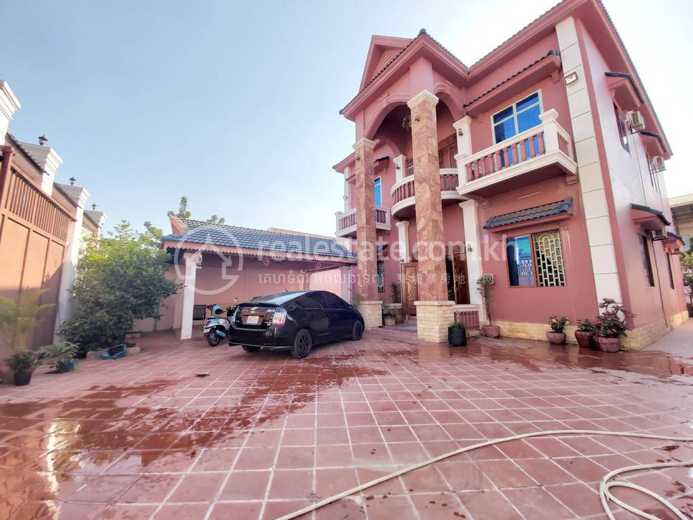 192 sqm Living Size Villa For Rent in Meanchey