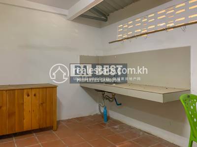 Kampong Kandal村, 贡布, 贡布
