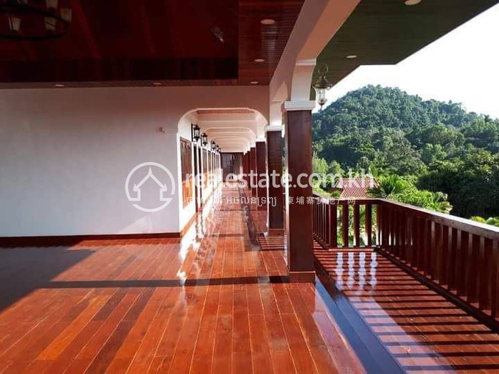 2,058 sqm Living Size Hotel Na prodej in Kep