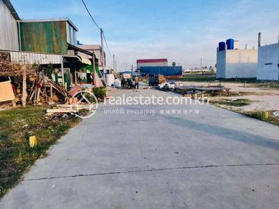Phleung Chheh Roteh, Por Sen Chey, พนมเปญ