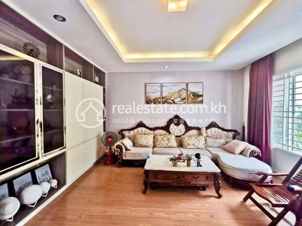 វីឡាភ្លោះ សំរាប់លក់ ទំហំផ្ទះ 90 ម៉ែត្រការ៉េ នៅChbar Ampov