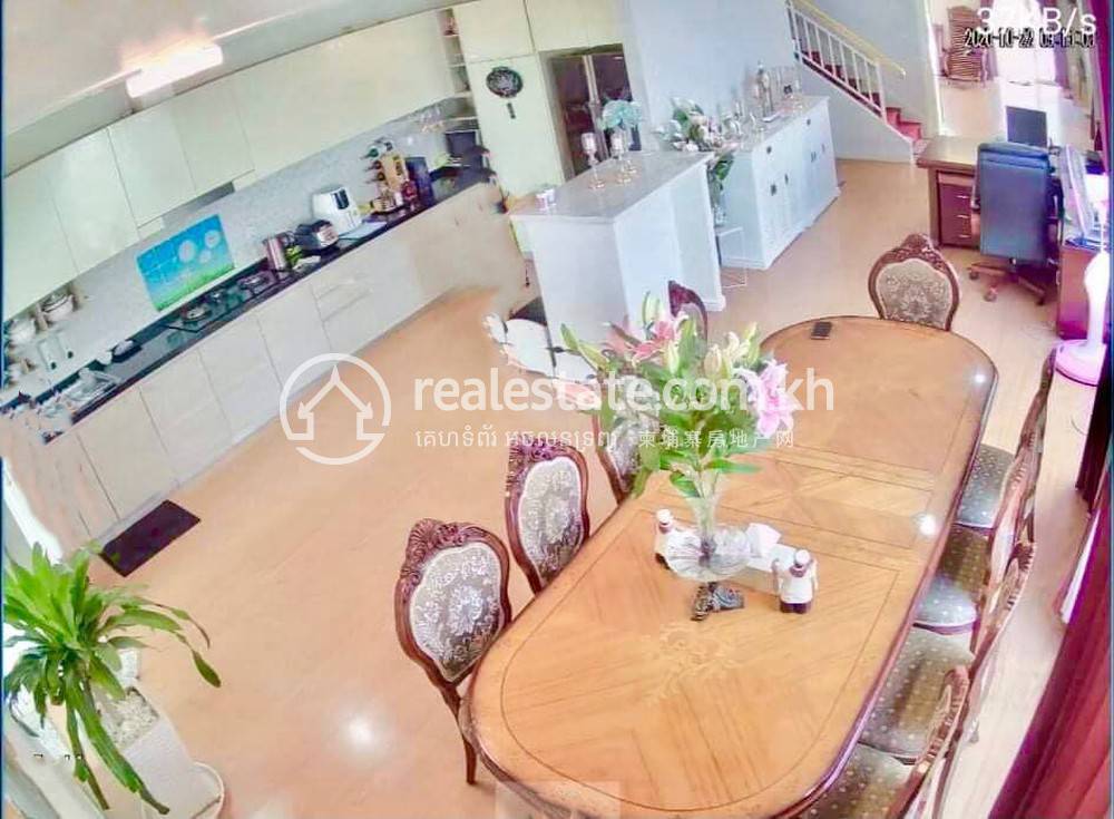 វីឡាភ្លោះ សំរាប់លក់ នៅChbar Ampov តម្លៃ $400,000