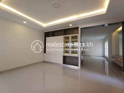 วิลล่าแฝด สำหรับขาย ใน Chbar Ampov $398,000