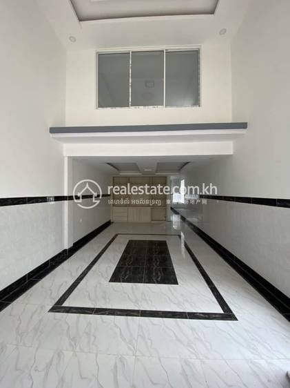 65.6 sqm Living Size House and lot Na prodej in Dangkao