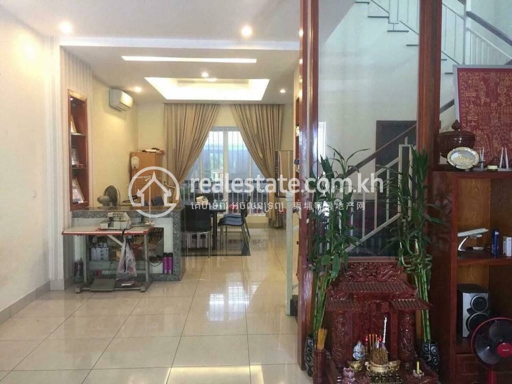 双子别墅出售，位于新金边, 森速区, 金边