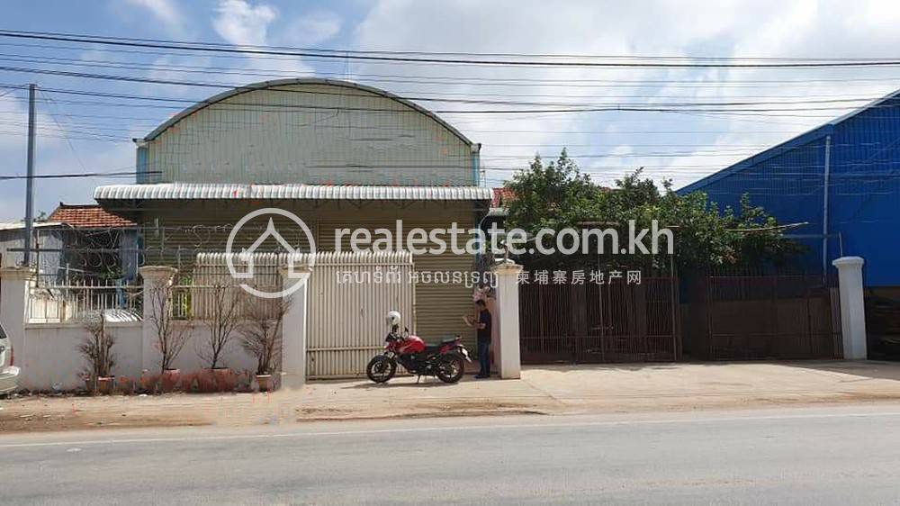 Chbar Ampov에 있는 전용면적 350㎡ 창고 매매