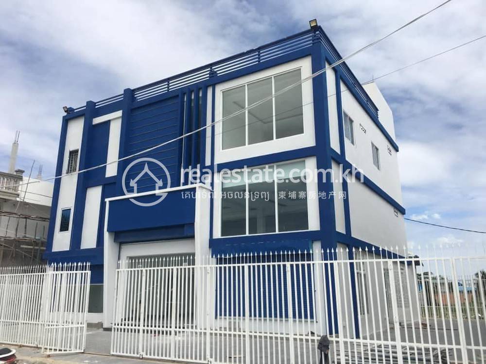居住面積184.95㎡の店舗付住宅売り物件（Prek Pnov）