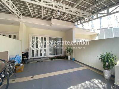 60 sqm Living Size Vila K pronájmu in Sen Sok
