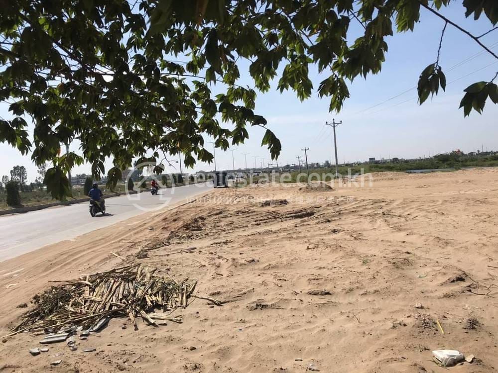 Chbar Ampov土地出售，价格$12,240,000