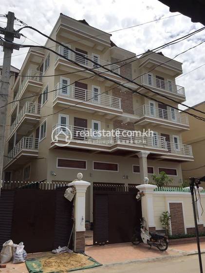 អាគារ សំរាប់ជួល ទំហំផ្ទះ 373 ម៉ែត្រការ៉េ នៅSen Sok