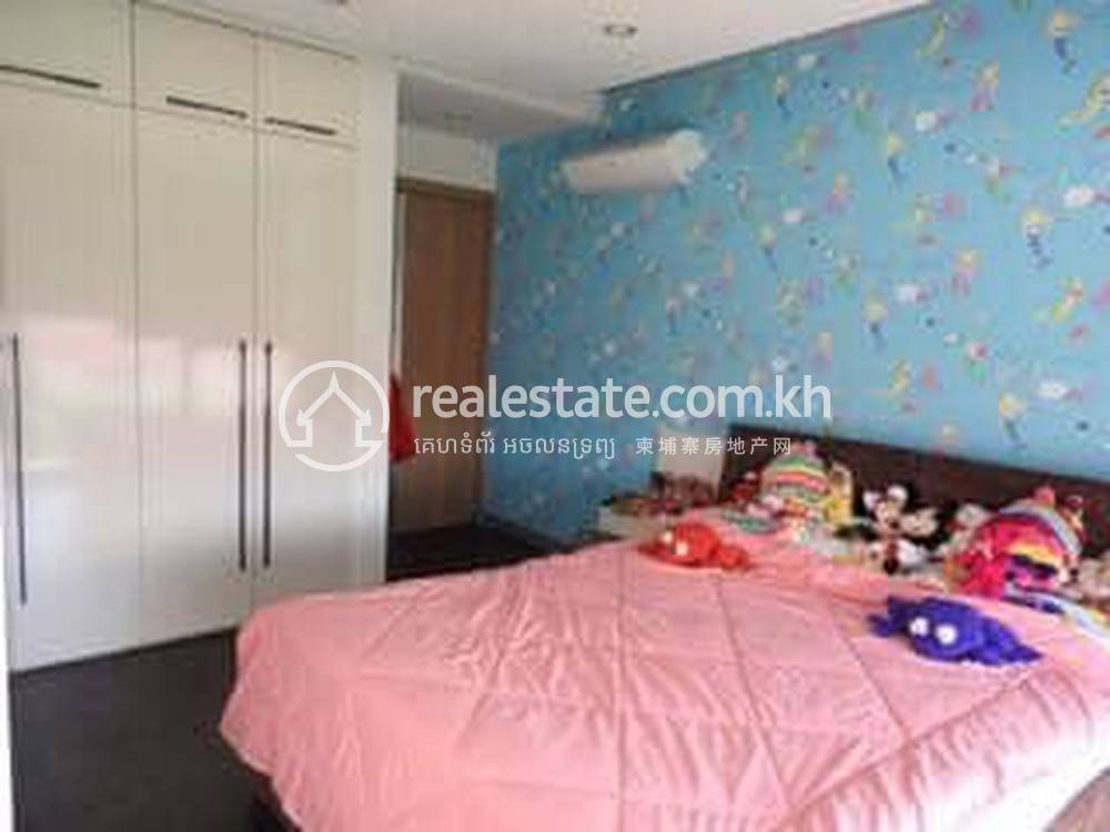 Condo For Sale with 1 Parking Space