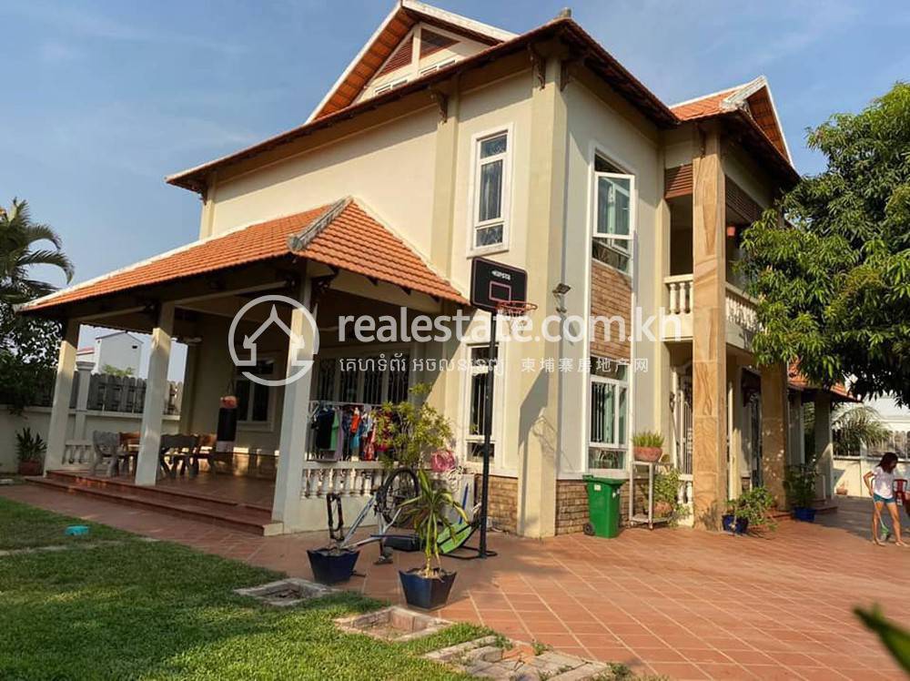 $690,000 Villa