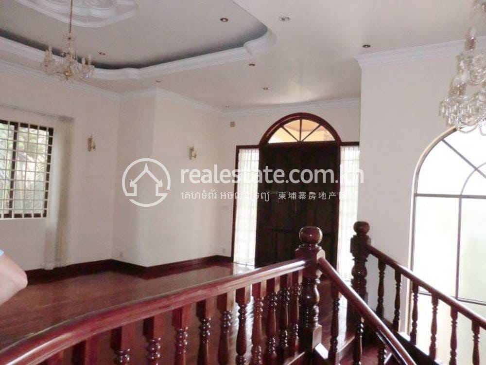 Villa For Rent with 4 Parking Space