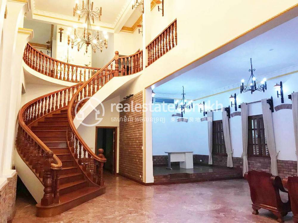 Villa For Rent with 5 Parking Space