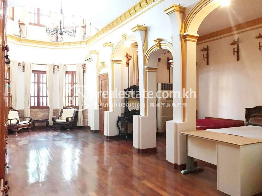 340 sqm Living Size Villa For Rent in Boeng Keng Kang