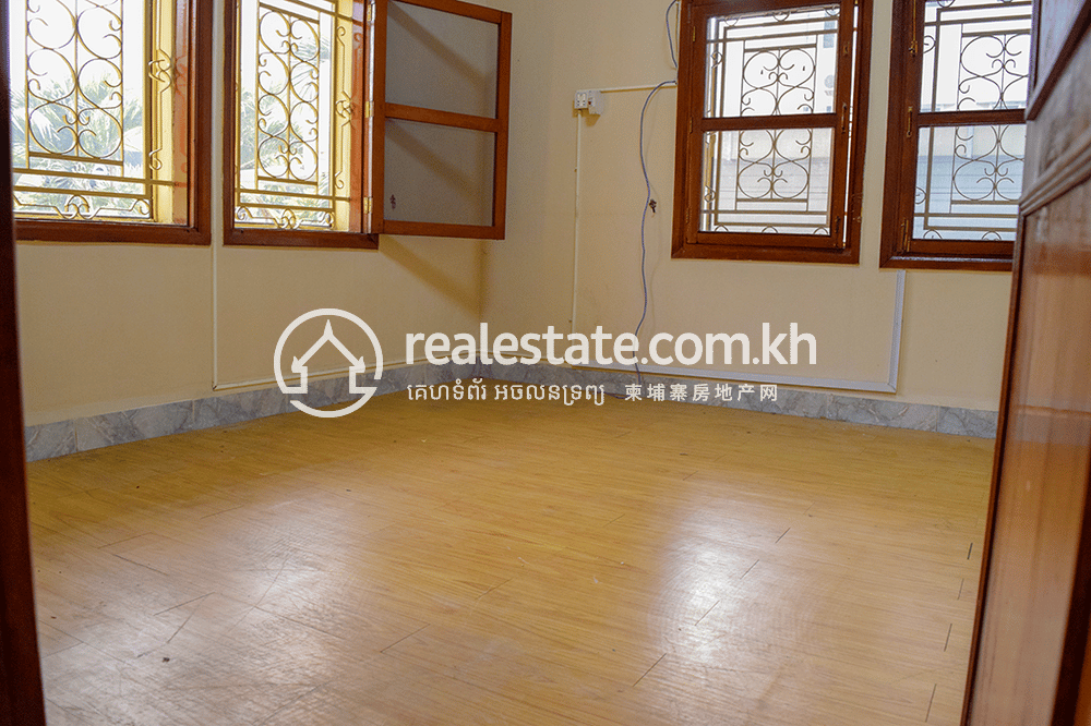 Villa For Rent with 5 Parking Space