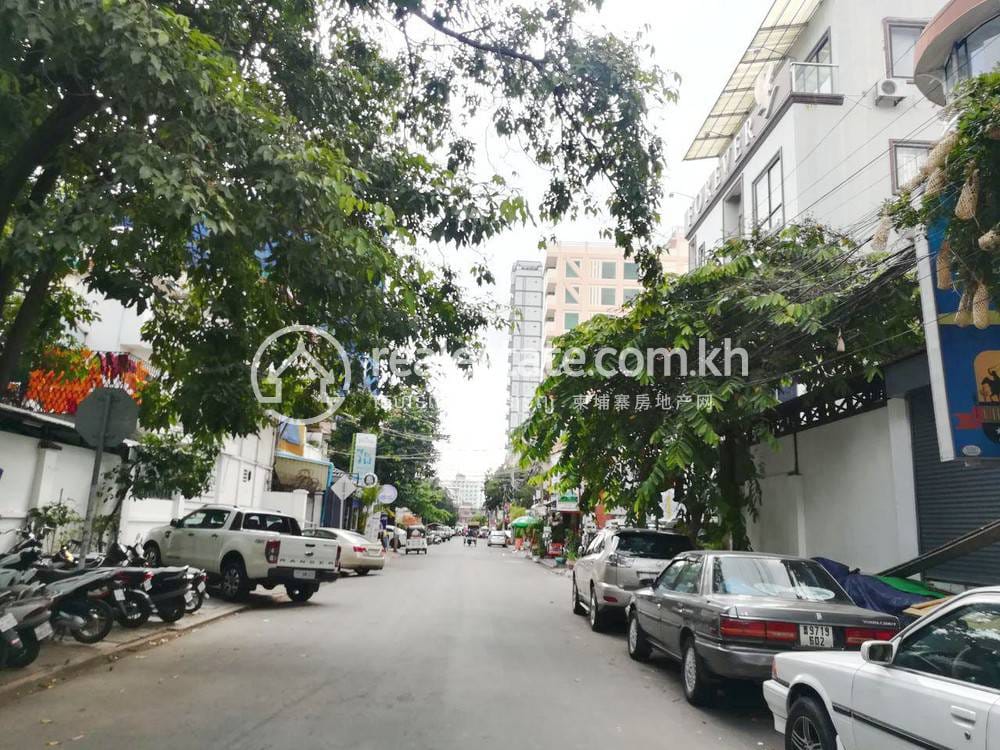 Building For Sale with 4 Parking Space