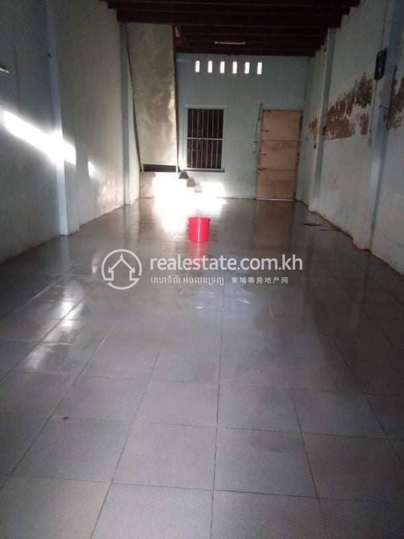 Battambang99平方米使用面积House and lot出售