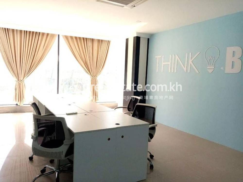 200 sqm Living Size Kanceláře K pronájmu in Phnom Penh