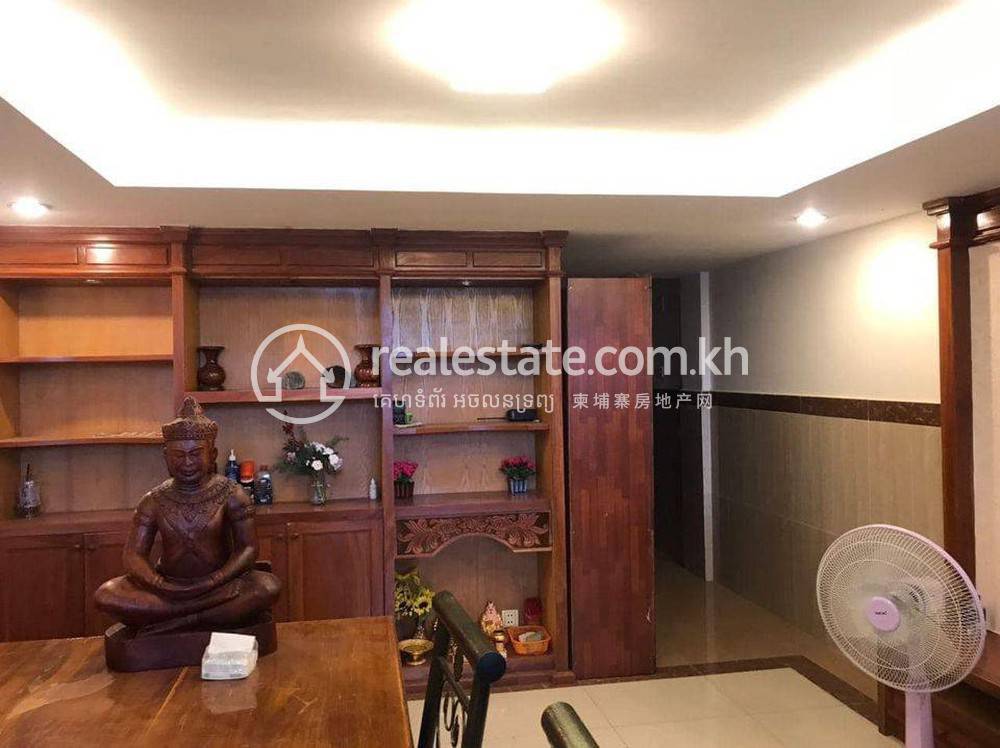 House and lot À vendre à Russey Keo $179,000