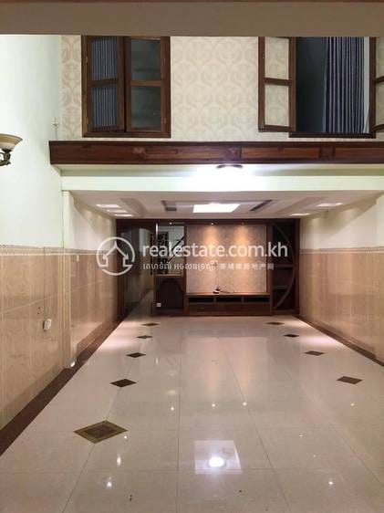 House and lot សំរាប់ជួល នៅDangkao តម្លៃ $250
