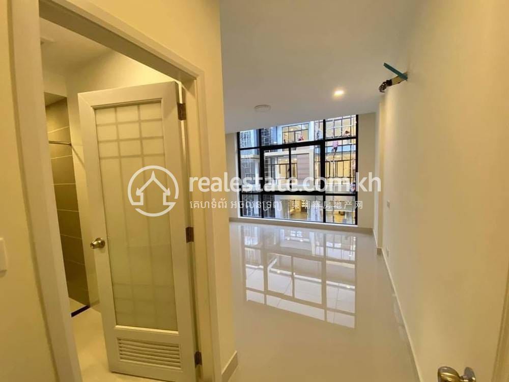 Chbar Ampov에 있는 상가주택 매매 $155,000