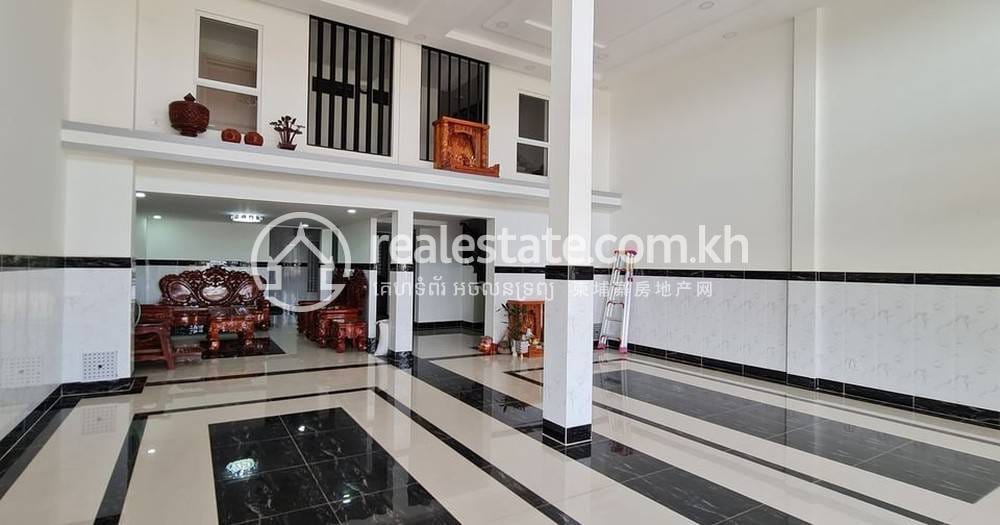 235.2 sqm Living Size Building For Sale in Dangkao