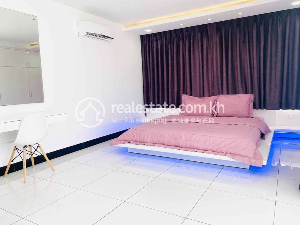 Appartement avec services À louer de 79 m² habitables à Boeng Keng Kang