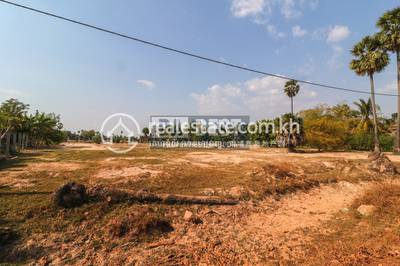 commercial Land for sale in Sangkat Sambuor ID 93045