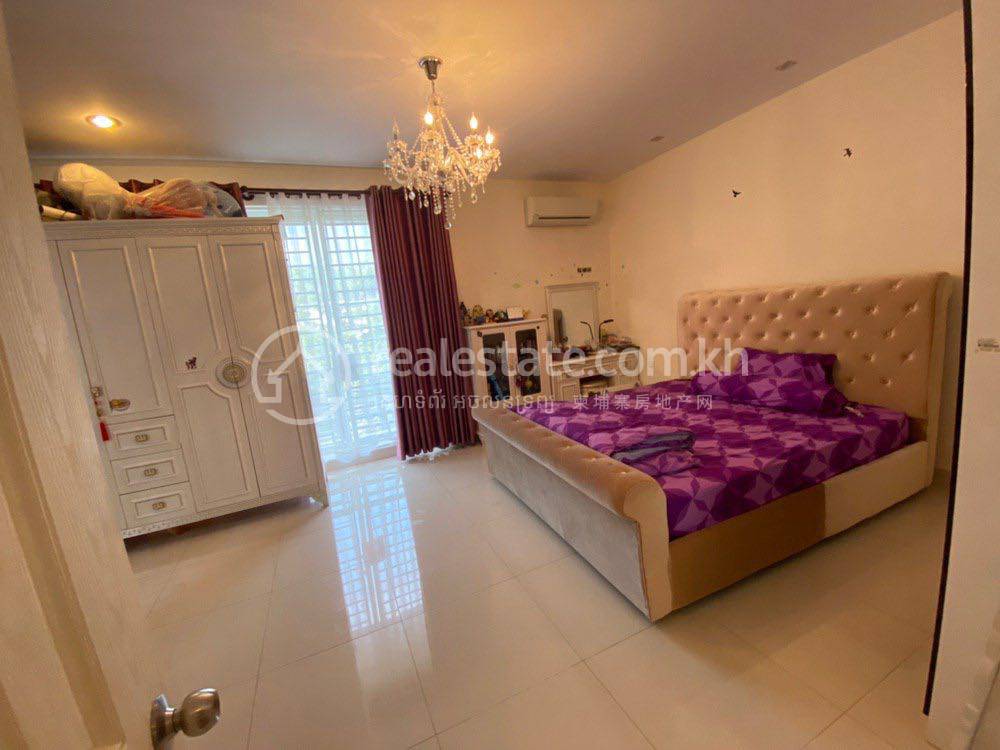 167 sqm Living Size Dvojvila K pronájmu in Chbar Ampov