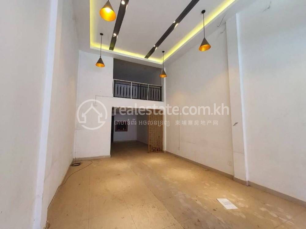Tonle Bassac Shophouse For Rent in Tonle Bassac
