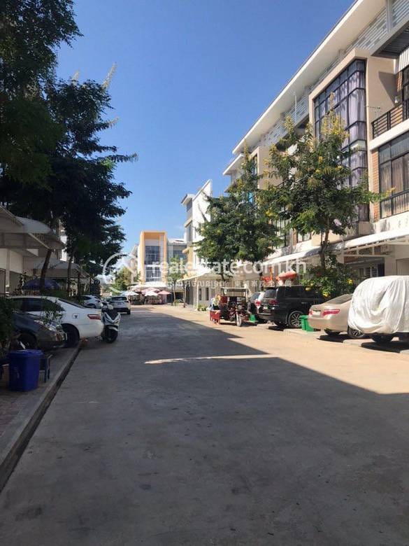 51 sqm Living Size Шопхаус Для Продажи in Chbar Ampov
