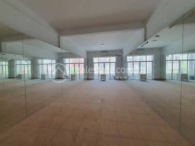 Chamkarmon Shophouse For Rent in Chamkarmon