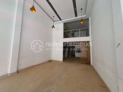 Chamkarmon Shophouse For Rent in Tonle Bassac Chamkarmon $1,700
