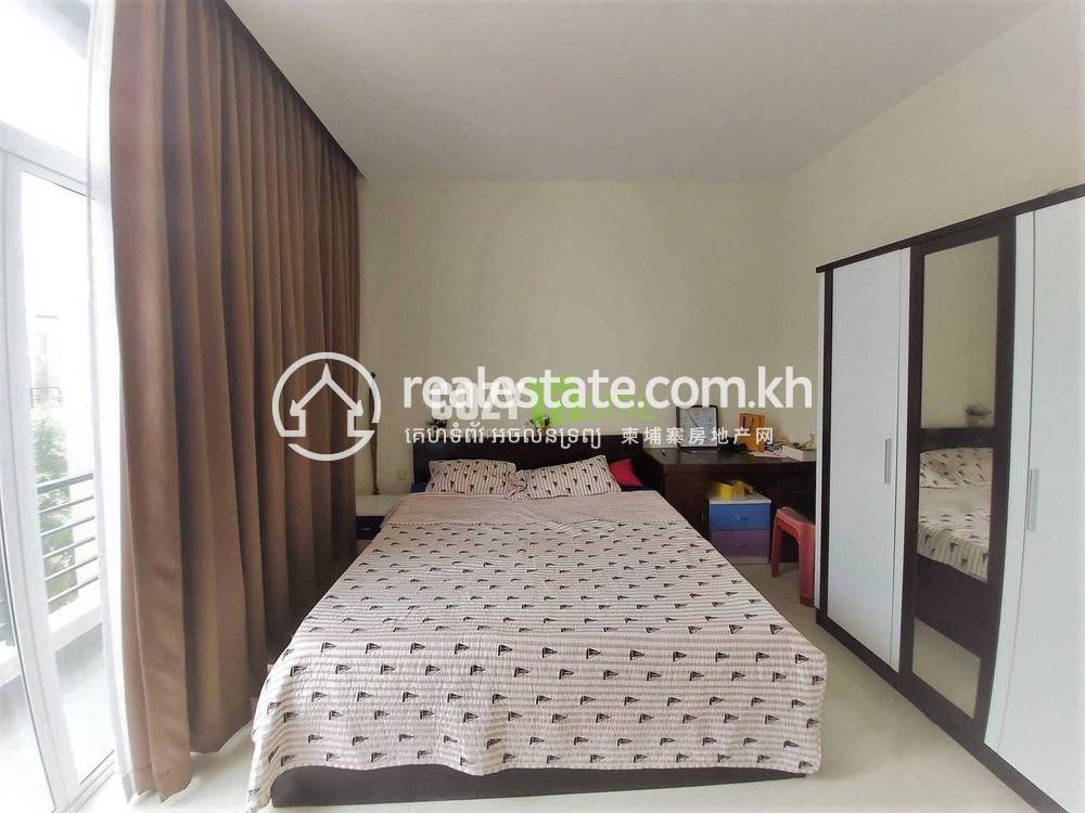Shophouse For Sale with 1 Parking Space