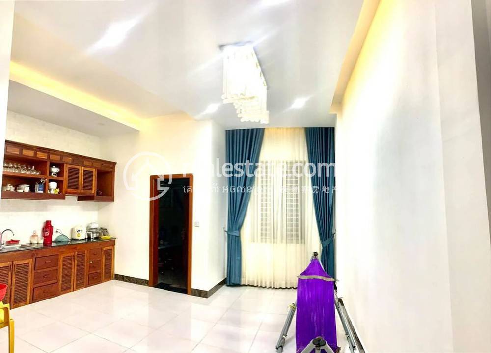 House and lot สำหรับขาย ใน Chbar Ampov $145,000