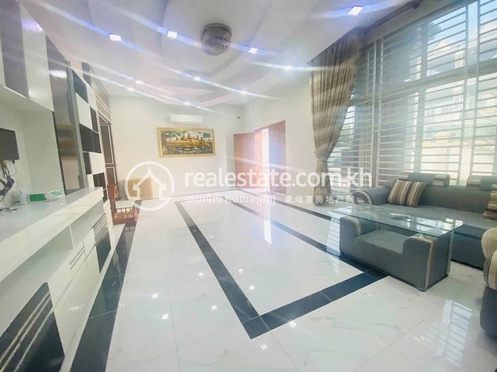 238 sqm Living Size Vila K pronájmu in Sen Sok