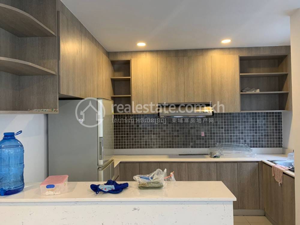 5 Bedrooms Vila K pronájmu for $2,500