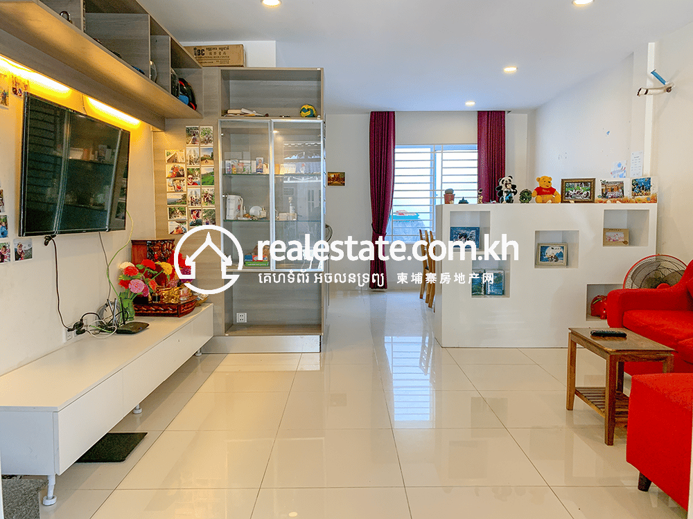 វីឡា សំរាប់លក់ នៅChbar Ampov តម្លៃ $135,000