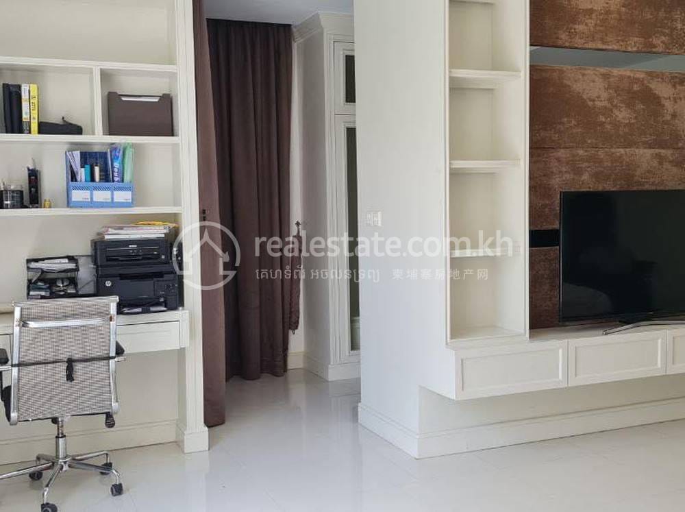 Villa For Sale in Chbar Ampov $750,000
