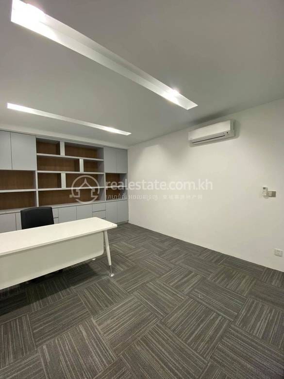 218 sqm Living Size Kanceláře K pronájmu in Boeng Keng Kang