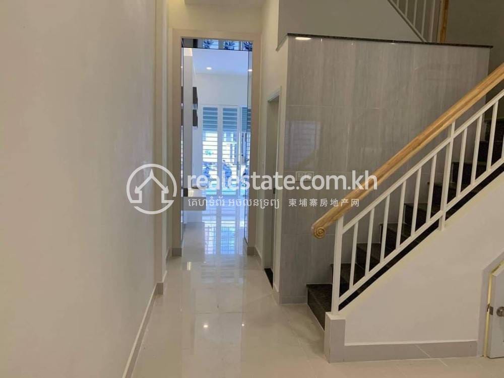 Shophouse K pronájmu in Chbar Ampov $400
