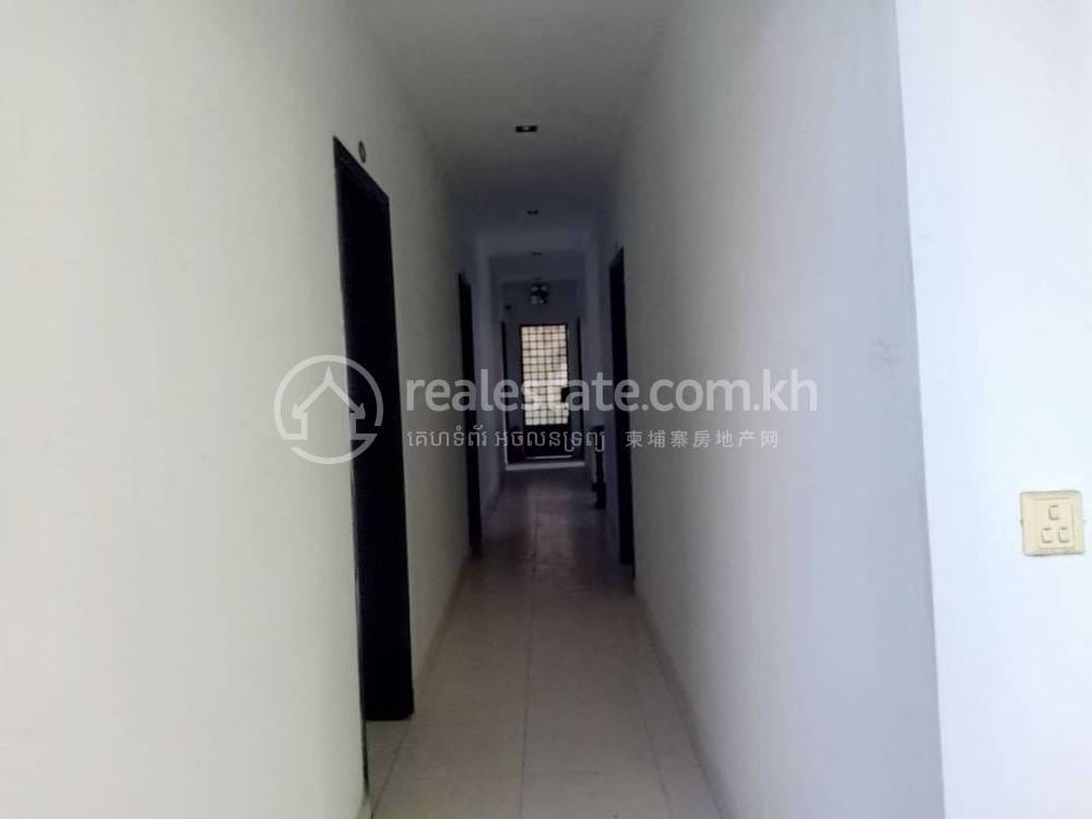 Dom z lokalem handlowym Na wynajem w Daun Penh $3,000