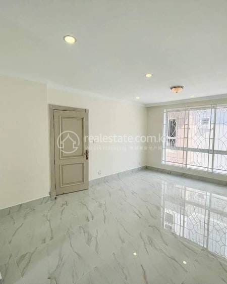 Vila Na prodej in Chbar Ampov $1,350,000
