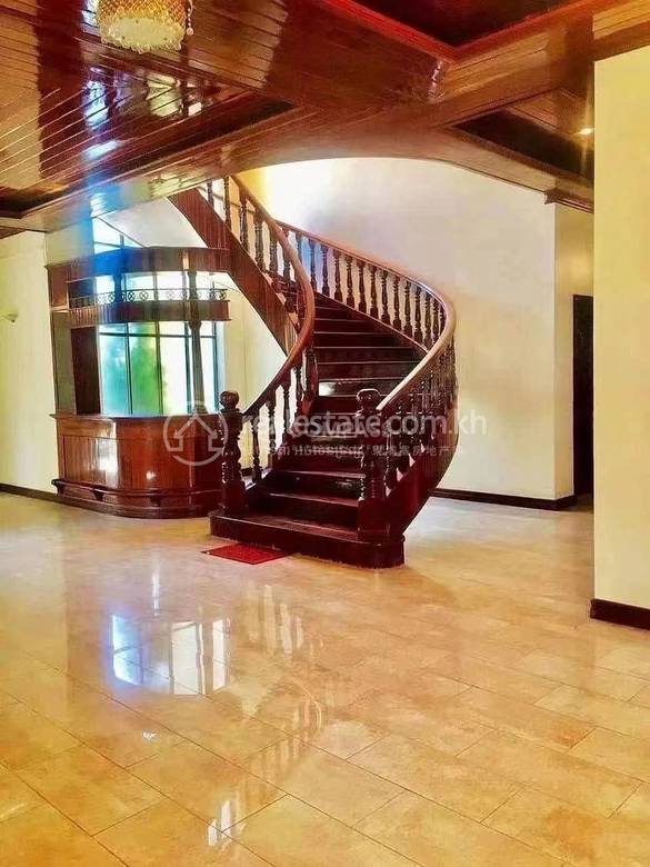 Villa For Rent with 4 Parking Space